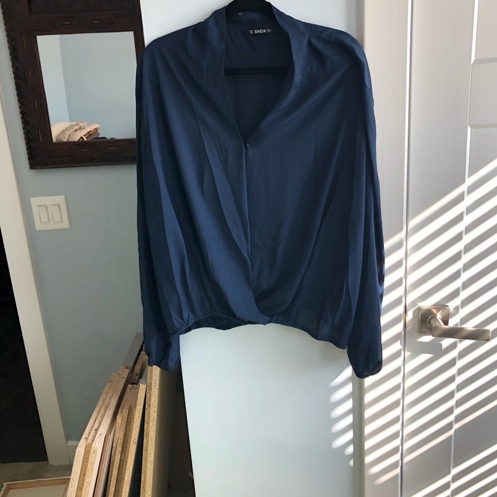 Navy low v neck flowy top